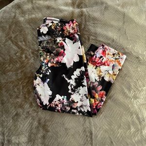 Floral crop workout leggings